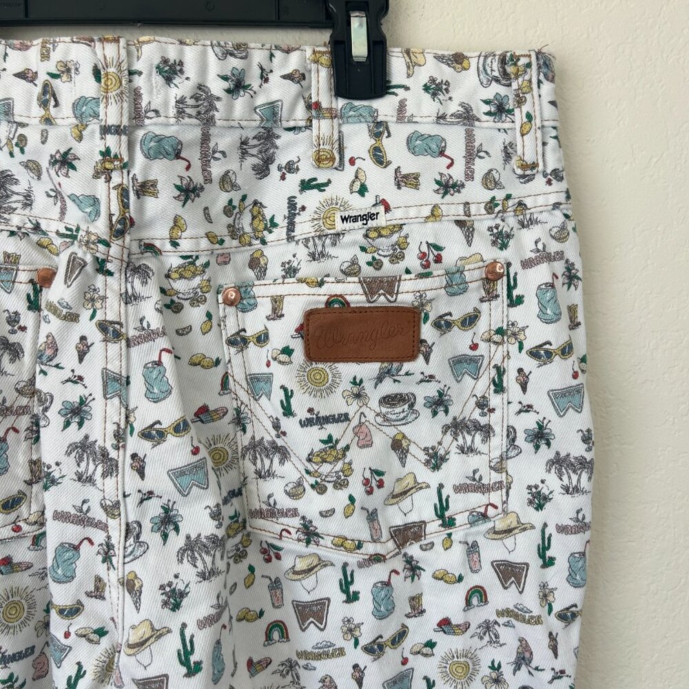 LIKE NEW WRANGLER WROCK 672 HIGH RISE KICK FLARE IN LIFE’S LEMONS, SIZE 33 - Picture 12 of 15